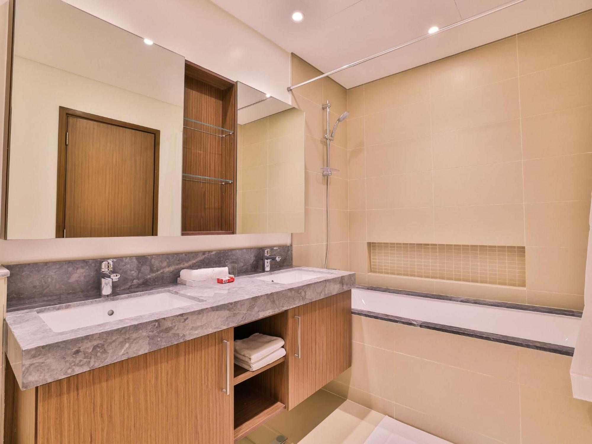 Luxurious Apartments Dubai Marina Views Pool Gym By Sojo Stay Екстер'єр фото